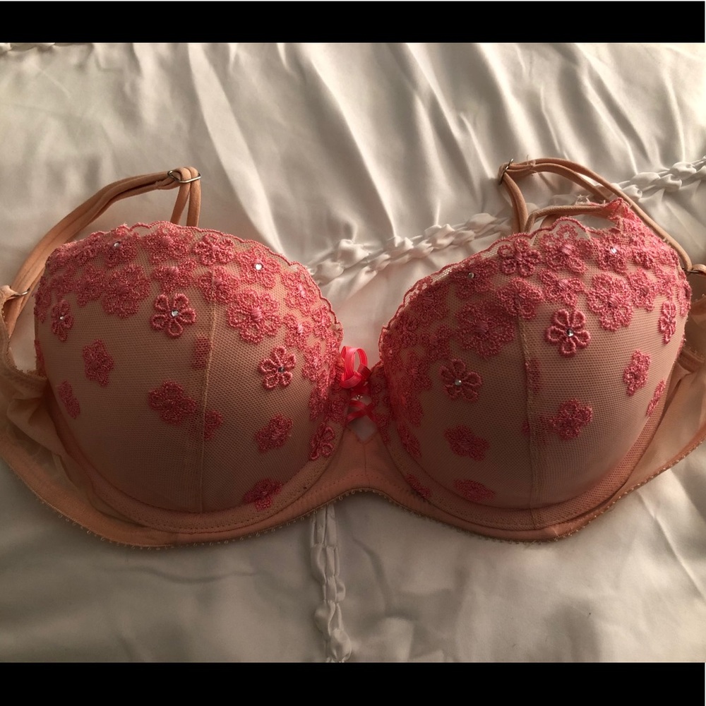 Bra with padding and push up